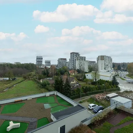 Modern Air Conditioning & Parking By Renters