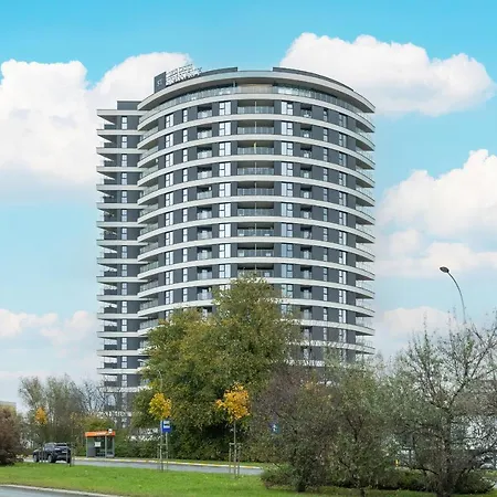 Modern Air Conditioning & Parking By Renters *