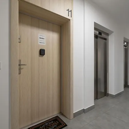 Modern Air Conditioning & Parking By Renters