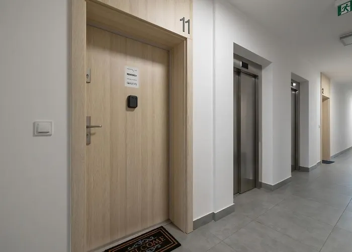 Modern Air Conditioning & Parking By Renters