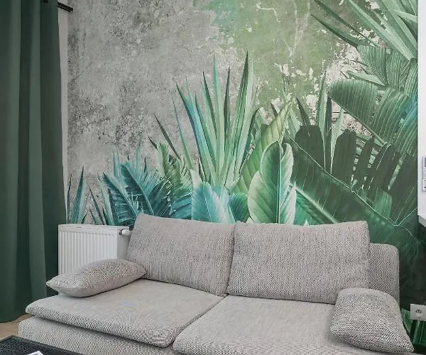 Modern Air Conditioning & Parking By Renters *